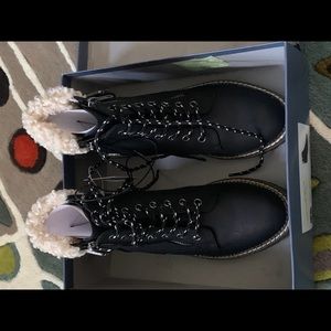 UniversalThread Black Sherpa Hiking Boots- 6.5 & 7